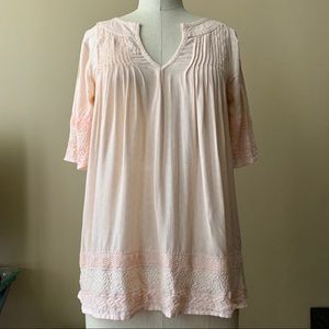 Gap pintuck and embroidered top sz XS